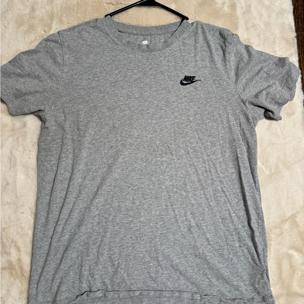Men’s nike tee